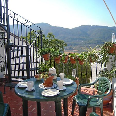 La Casa De La Abuela Clotilde Guest House Орнос Стая снимка