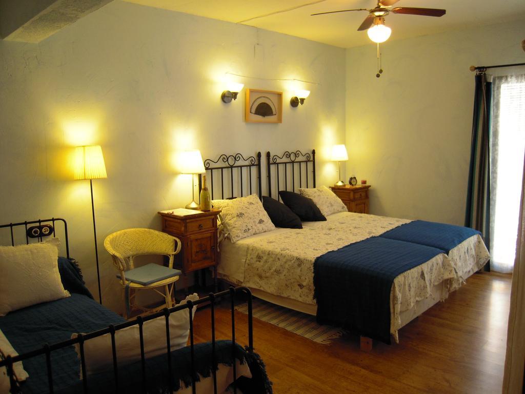 La Casa De La Abuela Clotilde Guest House Орнос Стая снимка