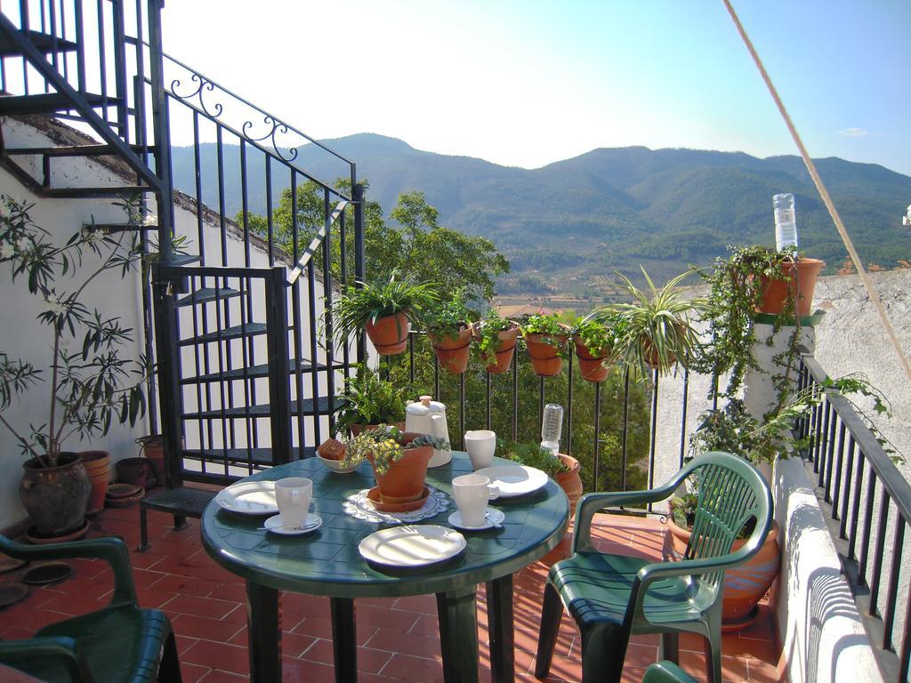 La Casa De La Abuela Clotilde Guest House Орнос Стая снимка