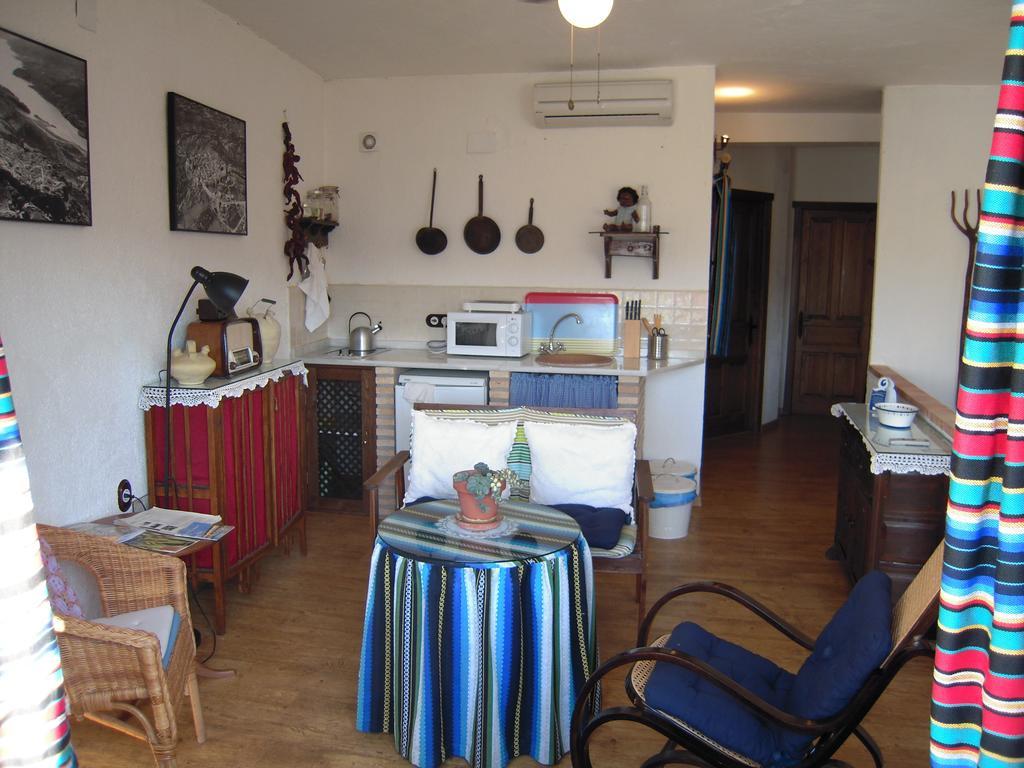 La Casa De La Abuela Clotilde Guest House Орнос Стая снимка