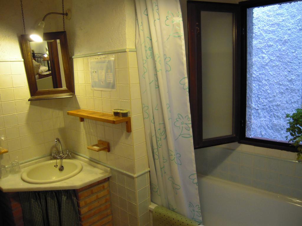 La Casa De La Abuela Clotilde Guest House Орнос Стая снимка