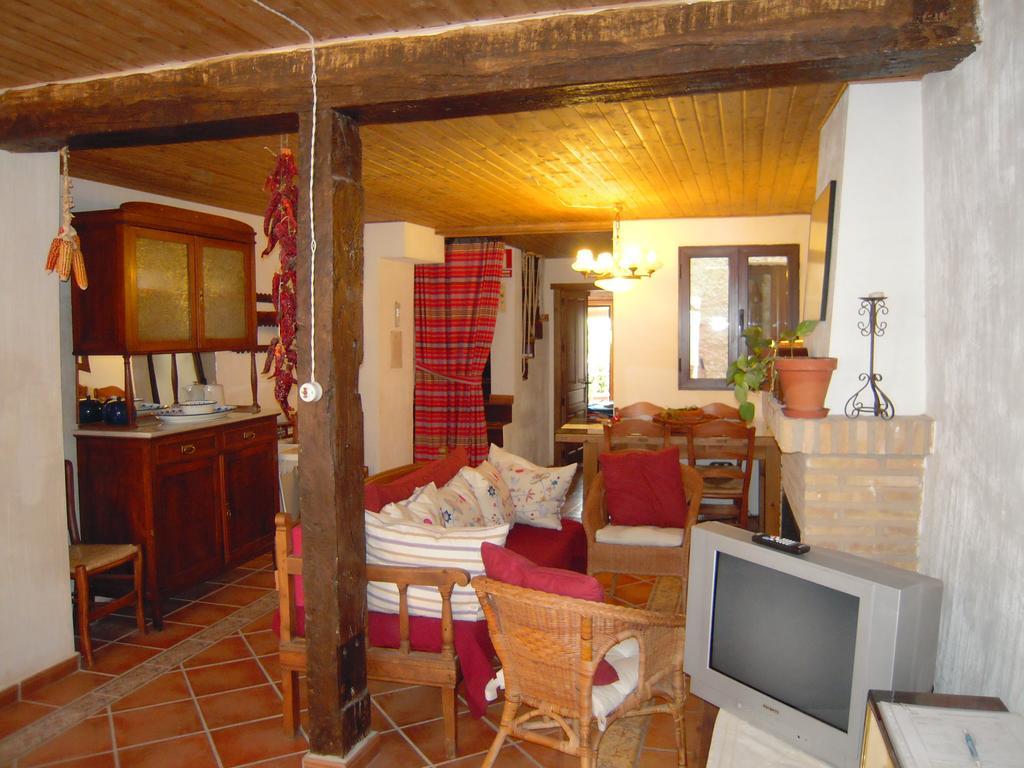 La Casa De La Abuela Clotilde Guest House Орнос Екстериор снимка