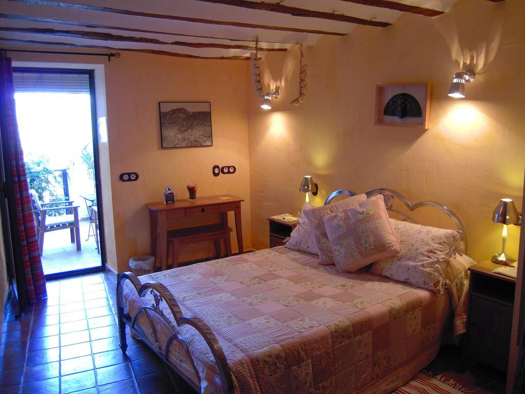La Casa De La Abuela Clotilde Guest House Орнос Стая снимка
