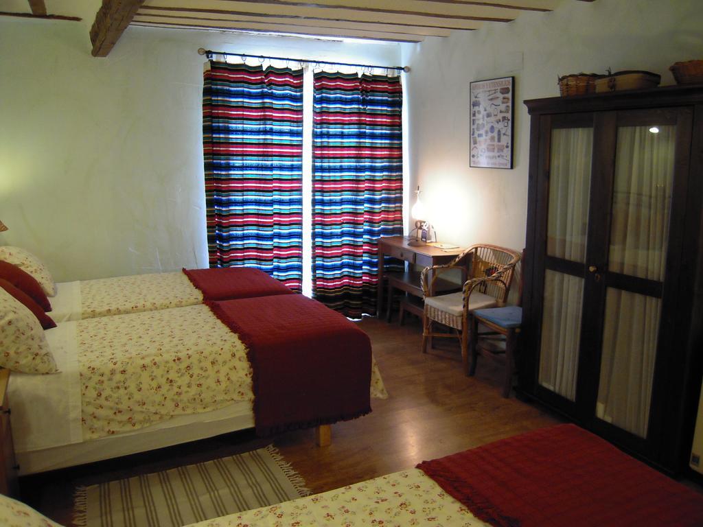 La Casa De La Abuela Clotilde Guest House Орнос Стая снимка