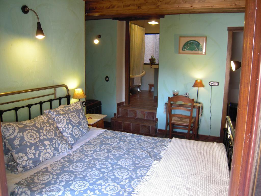 La Casa De La Abuela Clotilde Guest House Орнос Стая снимка