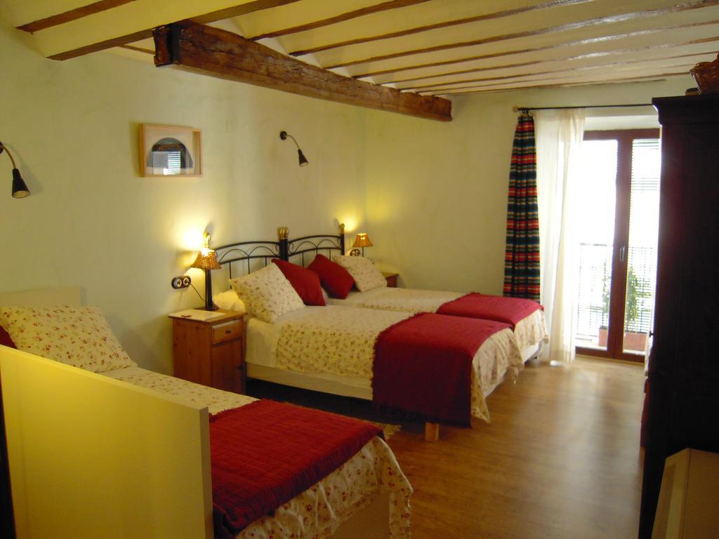 La Casa De La Abuela Clotilde Guest House Орнос Стая снимка